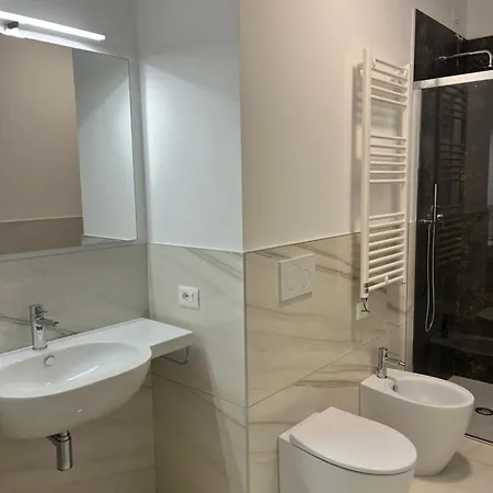 Palace With Small Swimming Pool, Private Beach, Parking Appartement Jesolo