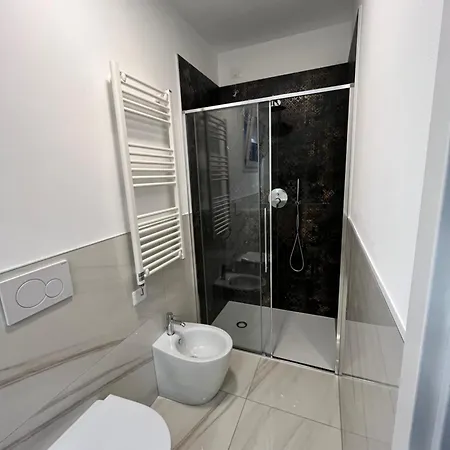 Palace With Small Swimming Pool, Private Beach, Parking Appartement