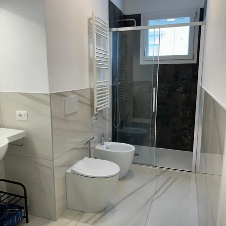 Palace With Small Swimming Pool, Private Beach, Parking Lejlighed