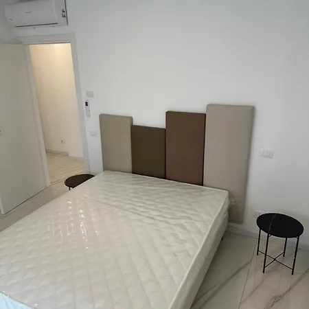 Apartment Palace With Small Swimming Pool, Private Beach, Parking *