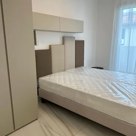 Palace With Small Swimming Pool, Private Beach, Parking Lejlighed *