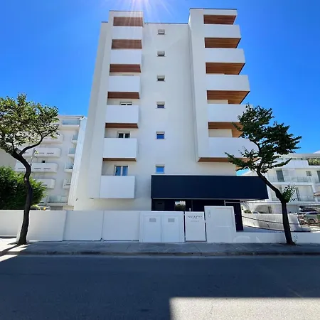 Palace With Small Swimming Pool, Private Beach, Parking Lejlighed *