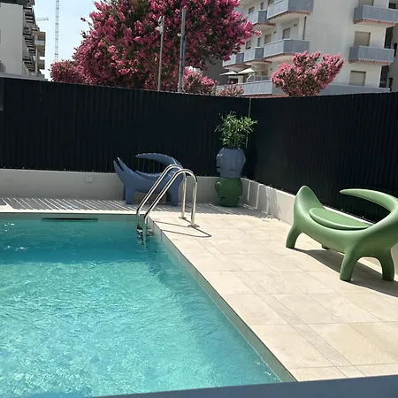 Lägenhet Palace With Small Swimming Pool, Private Beach, Parking