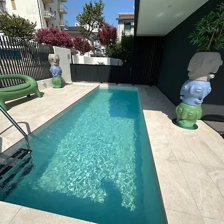 Palace With Small Swimming Pool, Private Beach, Parking Jesolo