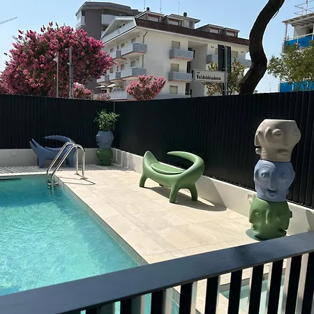 Palace With Small Swimming Pool, Private Beach, Parking Jesolo