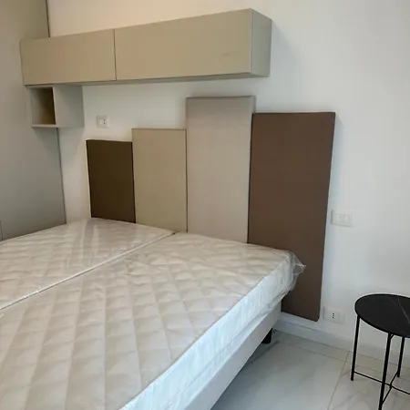 Palace With Small Swimming Pool, Private Beach, Parking Lido di Jesolo