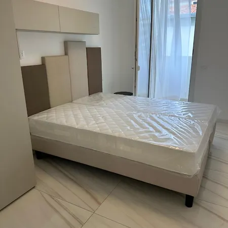 Palace With Small Swimming Pool, Private Beach, Parking * Lido di Jesolo